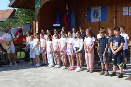 Kulturna prireditev Na lepi Menišiji 12 Foto Ljubo Vukelič